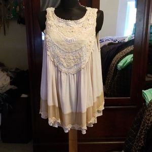 Beige swing top